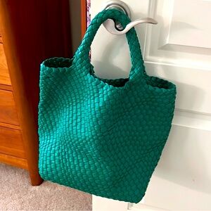 Woven green tote with inside pouch